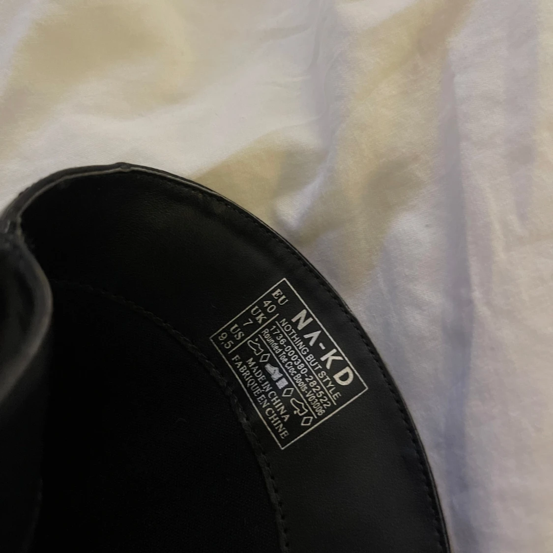 Högklackade svarta boots  - 91