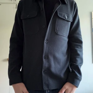 Kappa  - Tja. Säljer nu min kappa för den inte kommer till användning, använd 3-5 gånger, det är storlek xs men sitter som S och sitter jätte bra, den är i jätte bra skick 9/10  