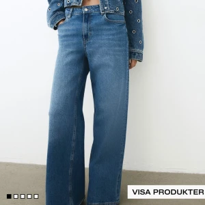 Hm jeans  - Blåa Jeans från hm i storlek 42. Säljer då de inte kommer till användning. Köptes för 3 månadersen för 300 kr 💙