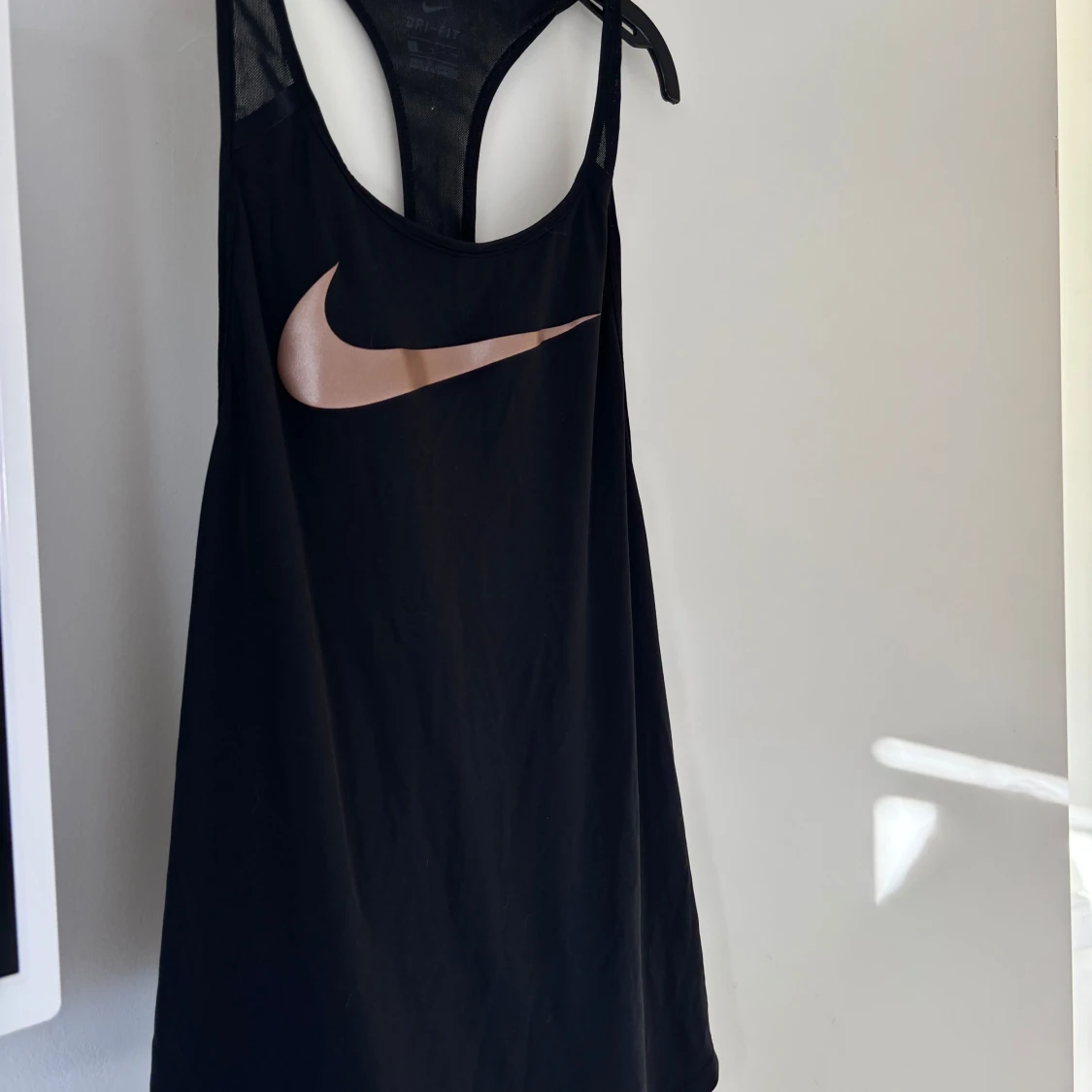 Nike träningslinne med djup rygg