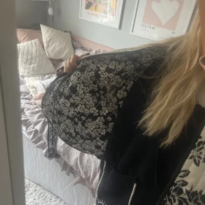 Snygg jacka - Snygg höst/vår jacka som går att vända in och ut