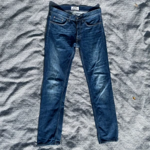 Acne studios jeans - Säljer mina acne jeans i grymt skick, inga defekter. Kom privat om du har frågor. 