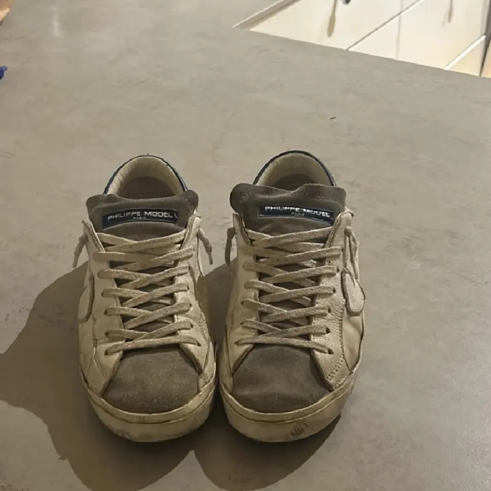 Hej! Säljer ett par snygga Philippe modell för endast 1000kr. Dem är väldigt sköna. Skriv ifall ni vill köpa.. Kengät.