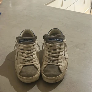 Philippe model - Hej! Säljer ett par snygga Philippe modell för endast 1000kr. Dem är väldigt sköna. Skriv ifall ni vill köpa.