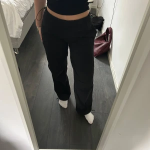 Parachute pants - Parachute pants från Stradivarius, dragsko i midjan