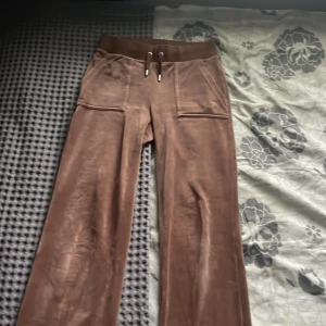 Juicy Byxor - Använda 3-4 gånger dom är inte riktigt min stil, inget fel med dom. Varma o mjuka.