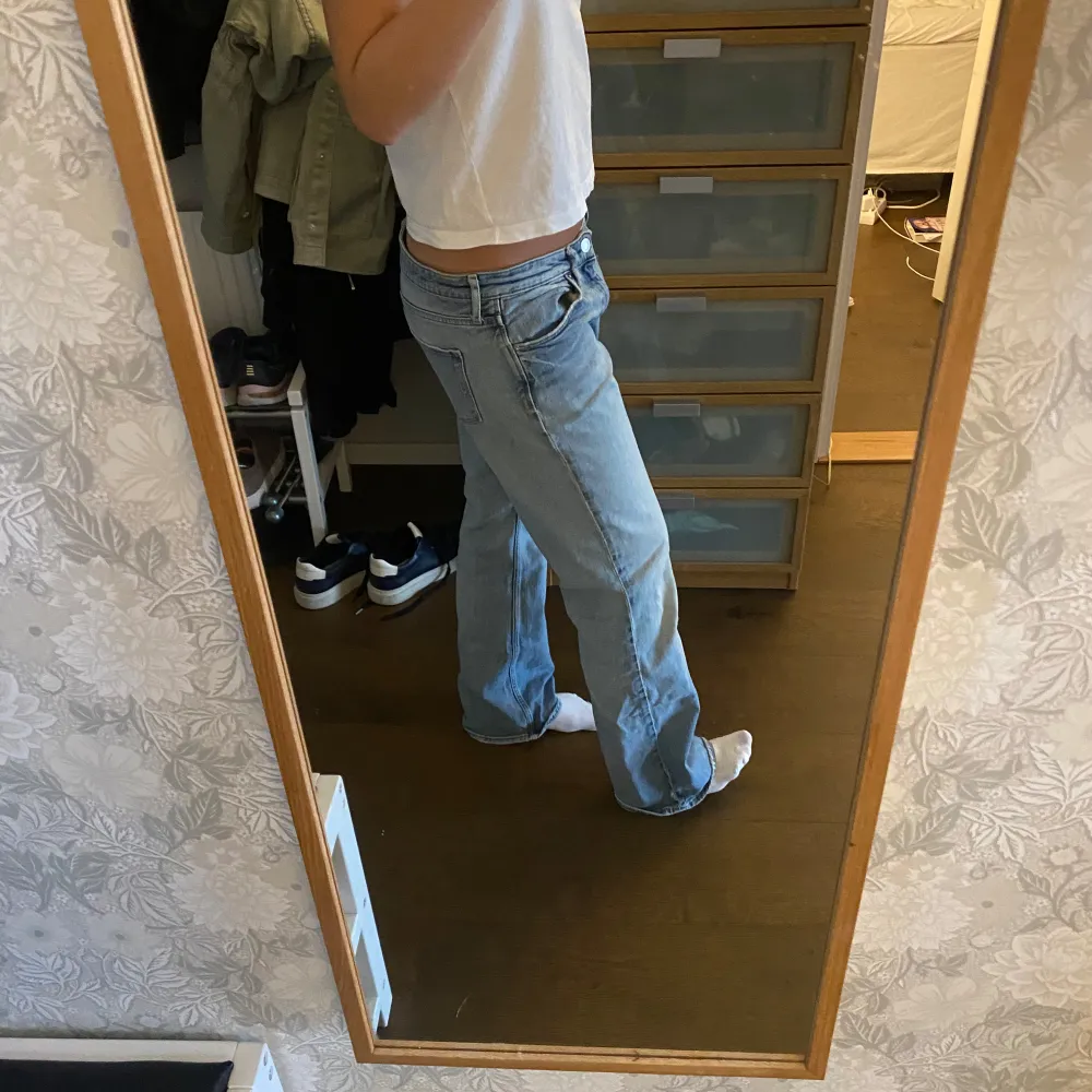 Jättesnygga raka jeans i en baggy modell❤️. Jeans & Byxor.