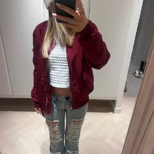 Vinröd bomberjacka - Jättefin, bra skick❣️