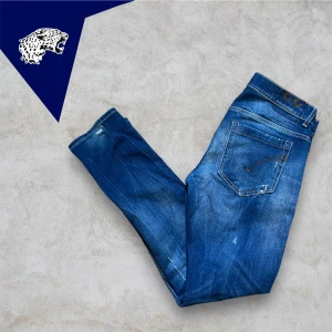 DONDUP GEORGE  - Dondup George | Skick: 9/10 | Strl: Passar 32 | Modellen är 180cm | Hör av dig om du undrar någonting!