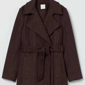 H&M brun kappa - En brun kappa från h&m men köpt från Plick i storlek XL. Den är väldigt varm och skön och passar M-XL. Kommer i bra skick och som ny. 