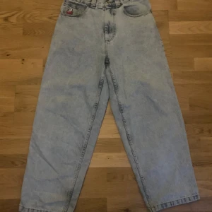 Polar big boys - Säljer mina ljus blå polar big boys  för dom används inte längre dom är äkta och behöver mer plats i garderoben det är slitage vid boten av byxbenet men märks knappt när man har på sig dom men priset kan alltid diskuteras(dom passar typ som 29/30