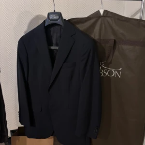 Helt ny Oscar Jacobsson  - Helt ny med påse, storlek 46, nypris runt 3k