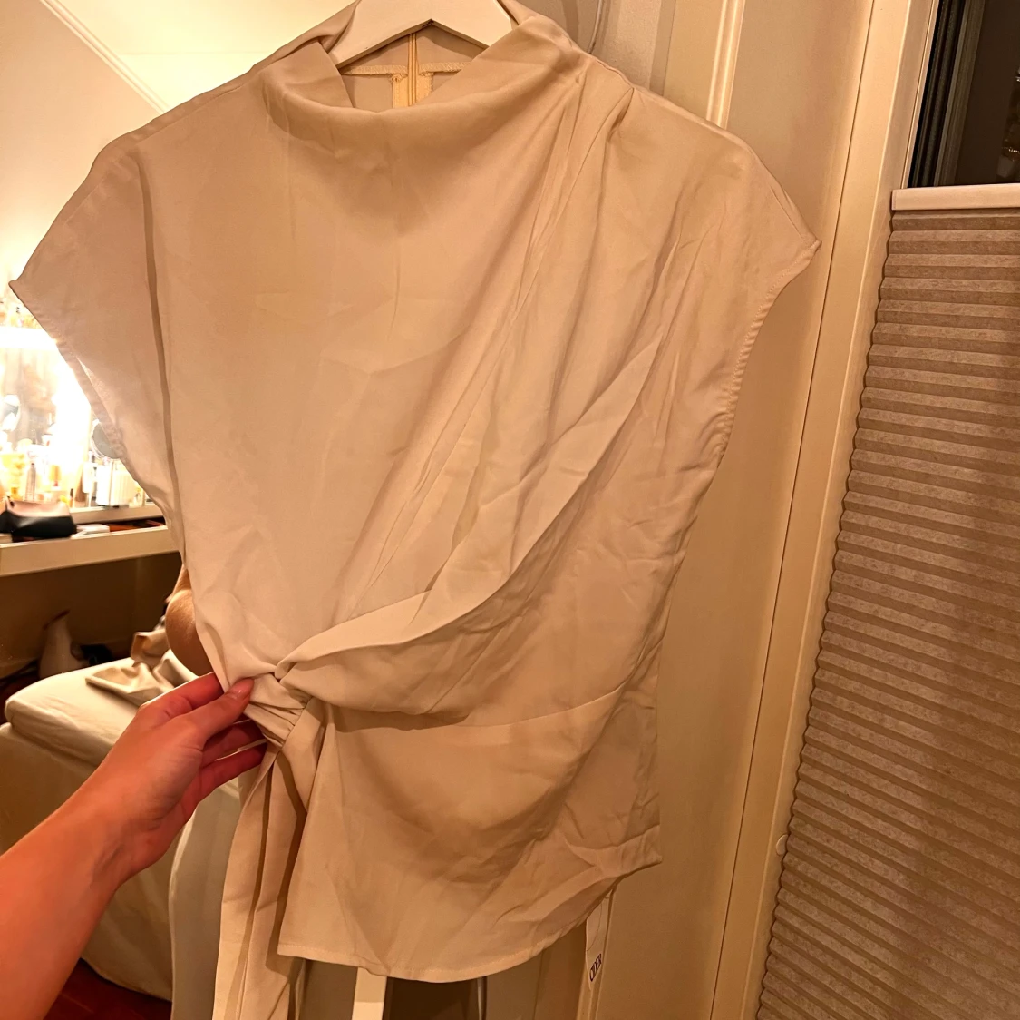 Beige blus från cider med knyt