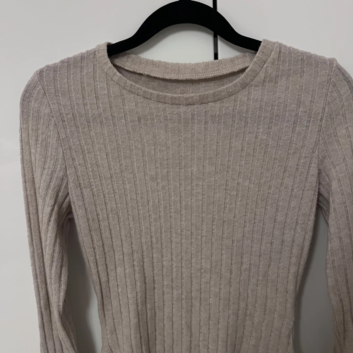 Beige ribbad tröja - 90