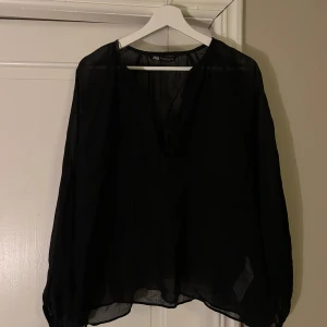 Zara blus  - Blus från zara i stl M
