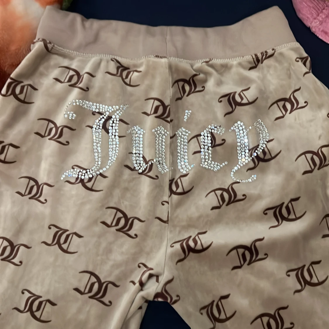 Beige mjukisbyxor från Juicy Couture - 91