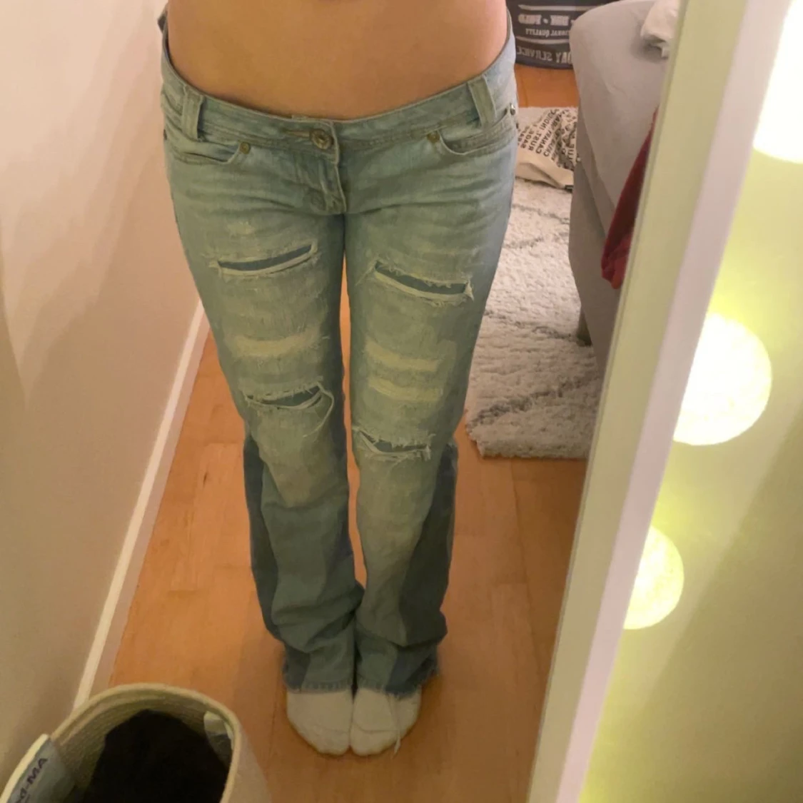 Ljusblå Lågmidjade jeans med slitningar - 92