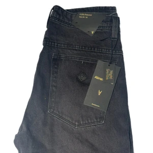  Abrand 90’s Relaxed - Abrand 90’s relaxed helt nya finns ej att köpa i butik längre! Storlek 29/32 passform: relaxed