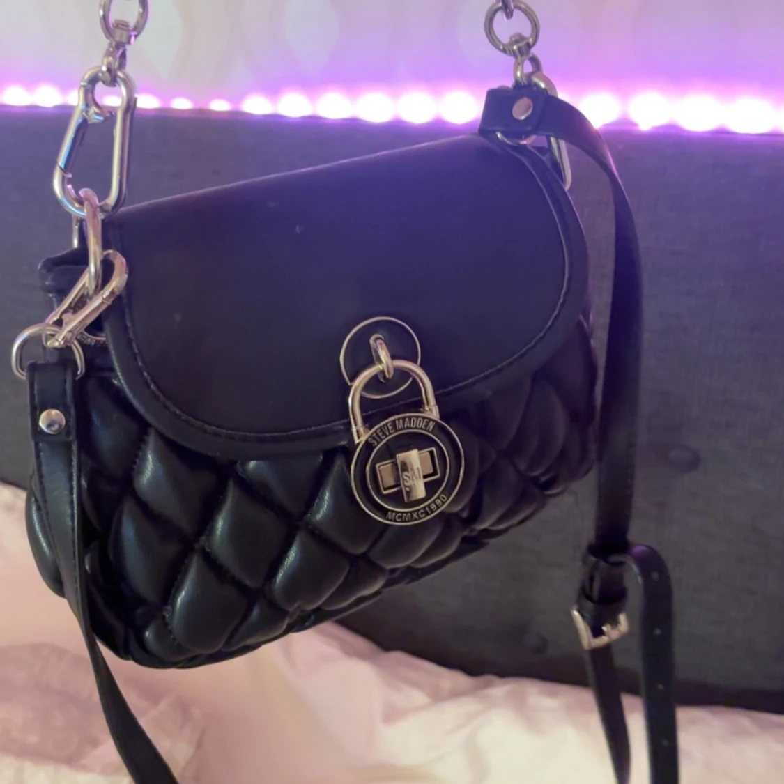 Svart quiltad axelväska - 92