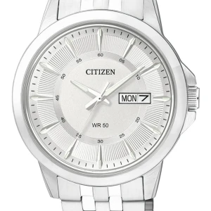 Citizen BF2011-51A Sport 41mm - Stilren silverfärgad klocka från Citizen med datumvisning och vattentålighet upp till 50 meter. Den har en klassisk design med tydliga markeringar och en länkarmband i metall. Perfekt för en elegant look.