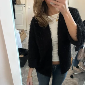 Trekvartsärmad kofta💕 - Svart Trekvartsärmad kofta/tunn jacka, storlek xs 💕