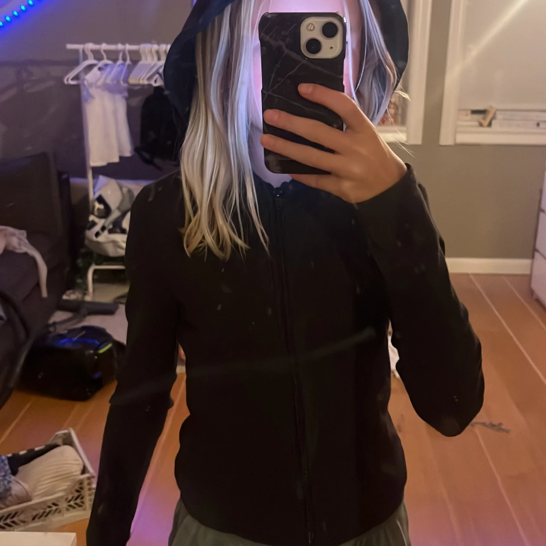 Svart hoodie med dragkedja - 90