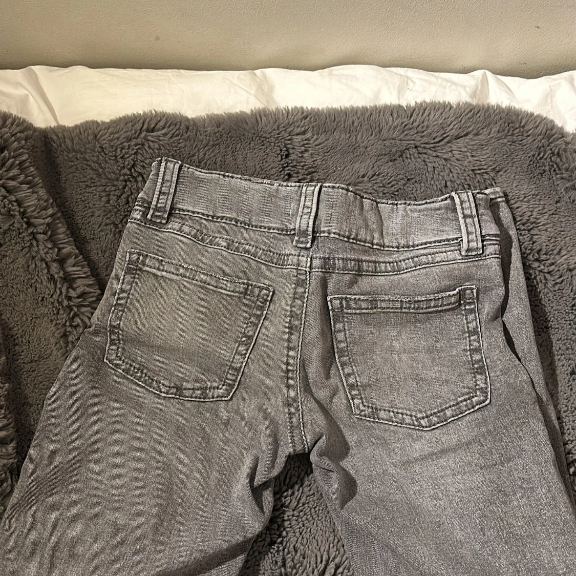 Grå bootcut jeans - 91