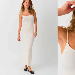 Gina Tricot maxi slip dress - Beige klänning från Gina Tricot i deras ”soft touch” kollektion. I nyskick. 