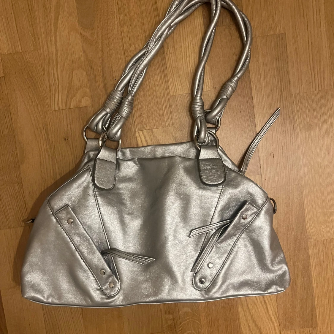 y2k väska med detaljer - 90