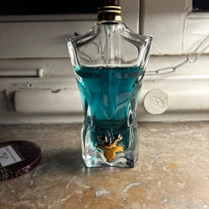 Jean Paul Gaultier  - God doft, använt ca 1 tredjedel. Är en 125 ml 