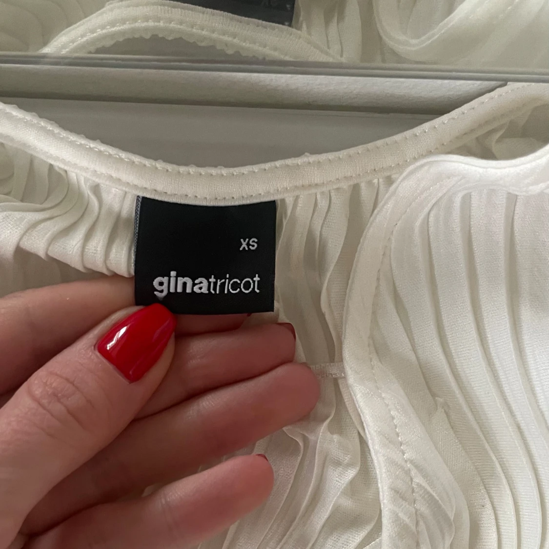 Vit blus från Gina Tricot - 92