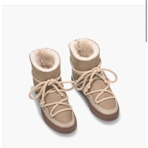 SÖKER!!!! Dessa ödlor storlek 39  helst under 1400kr  - SÖKER 👀 ❤️❤️❤️❤️skriv om ni har i storlek 39