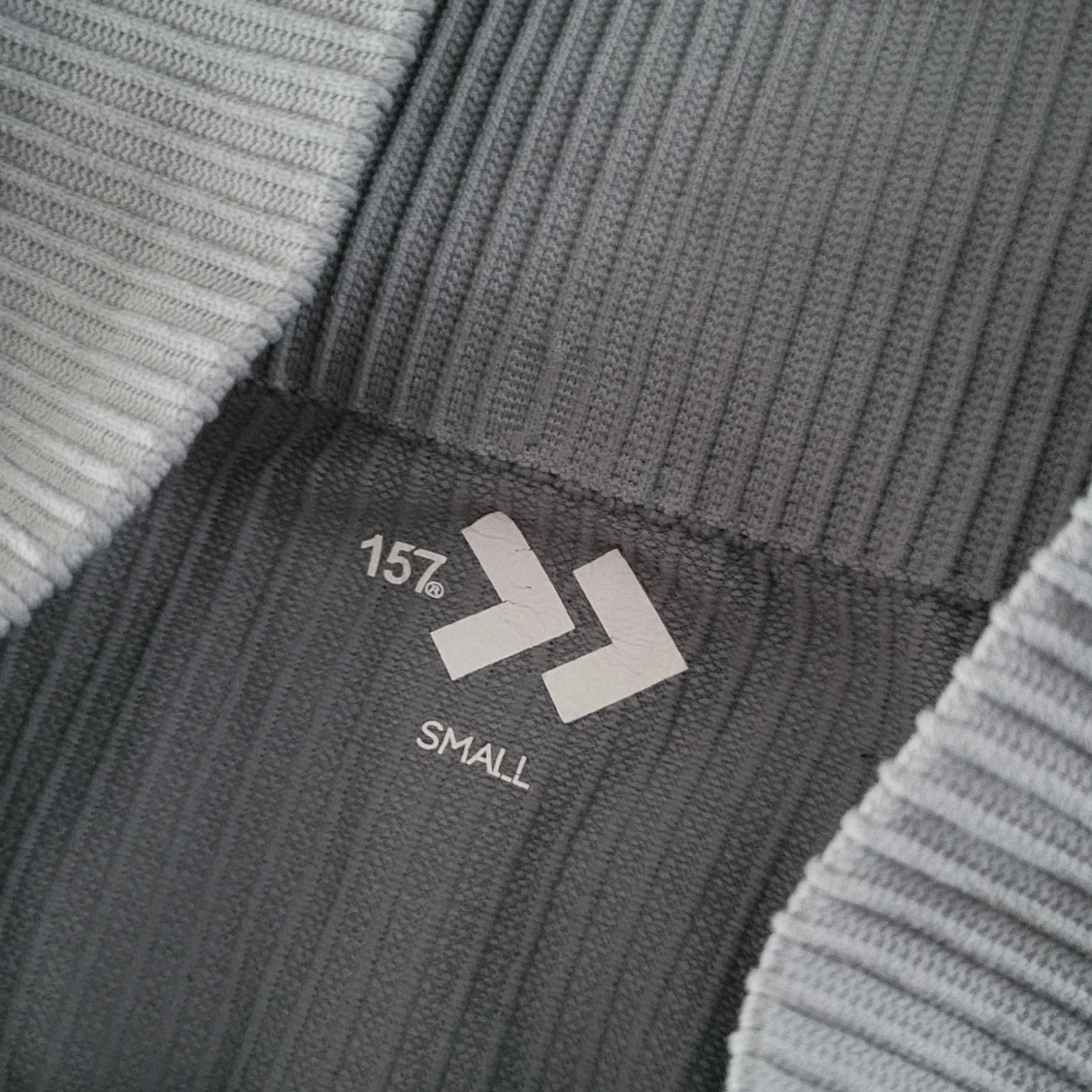 Grått ribbat träningsset från 157 - 3