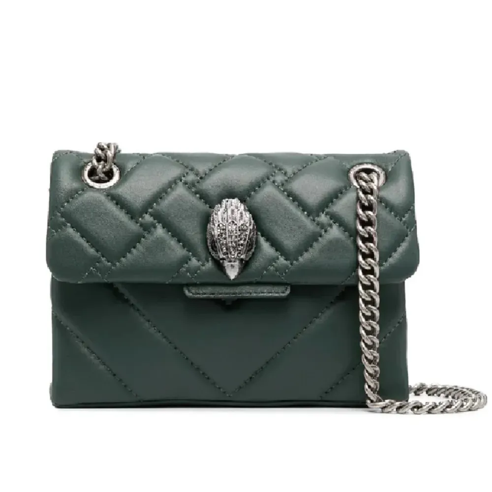 Snyggaste gröna Kurt geiger väskan. Nypris ca 2800! Har endast små defekter som syns på mina bilder💚. Asusteet.