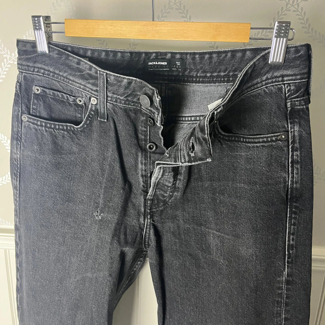 Svarta jeansbyxor från Jack & Jones - 1