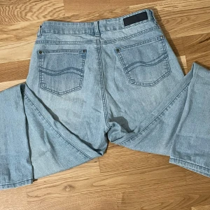 Ljusblå jeans från Viveca N - . 