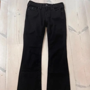 True religion jeans  - Köpa på Nelly 