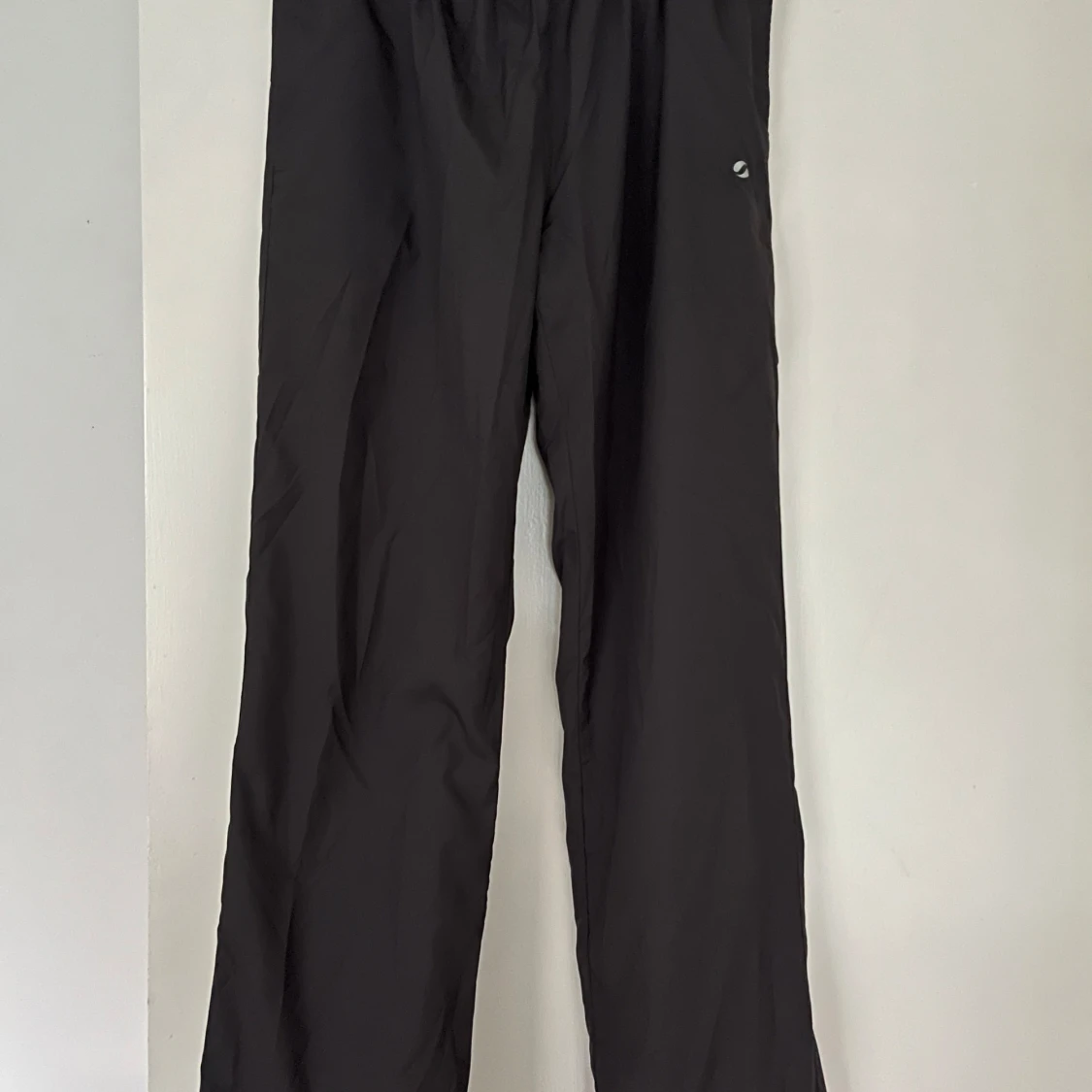 Röd och orange vindjacka och byxor  från SOC - 3