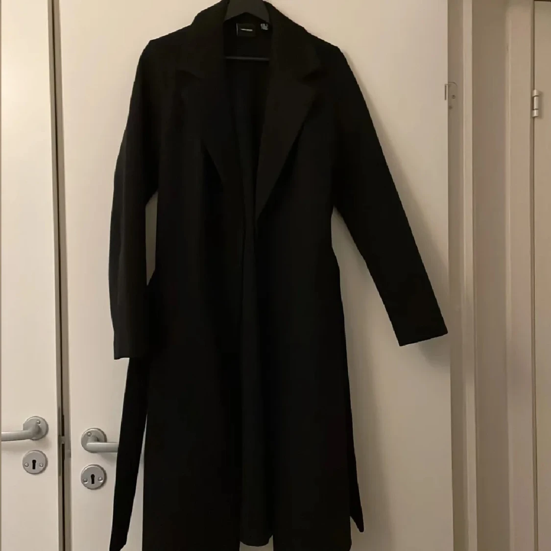 Svart kappa från Vero Moda - 1