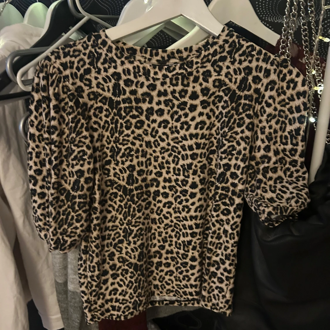 Leopardmönstrad tröja
