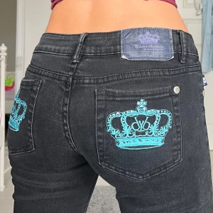 Victoria Beckham jeans - Midjemått: 37cm rakt över, innerbenslängd: 72cm 💕