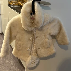 jacka till bebis. 1-2 år - ny skick. Ganska fin. Köpt för 500