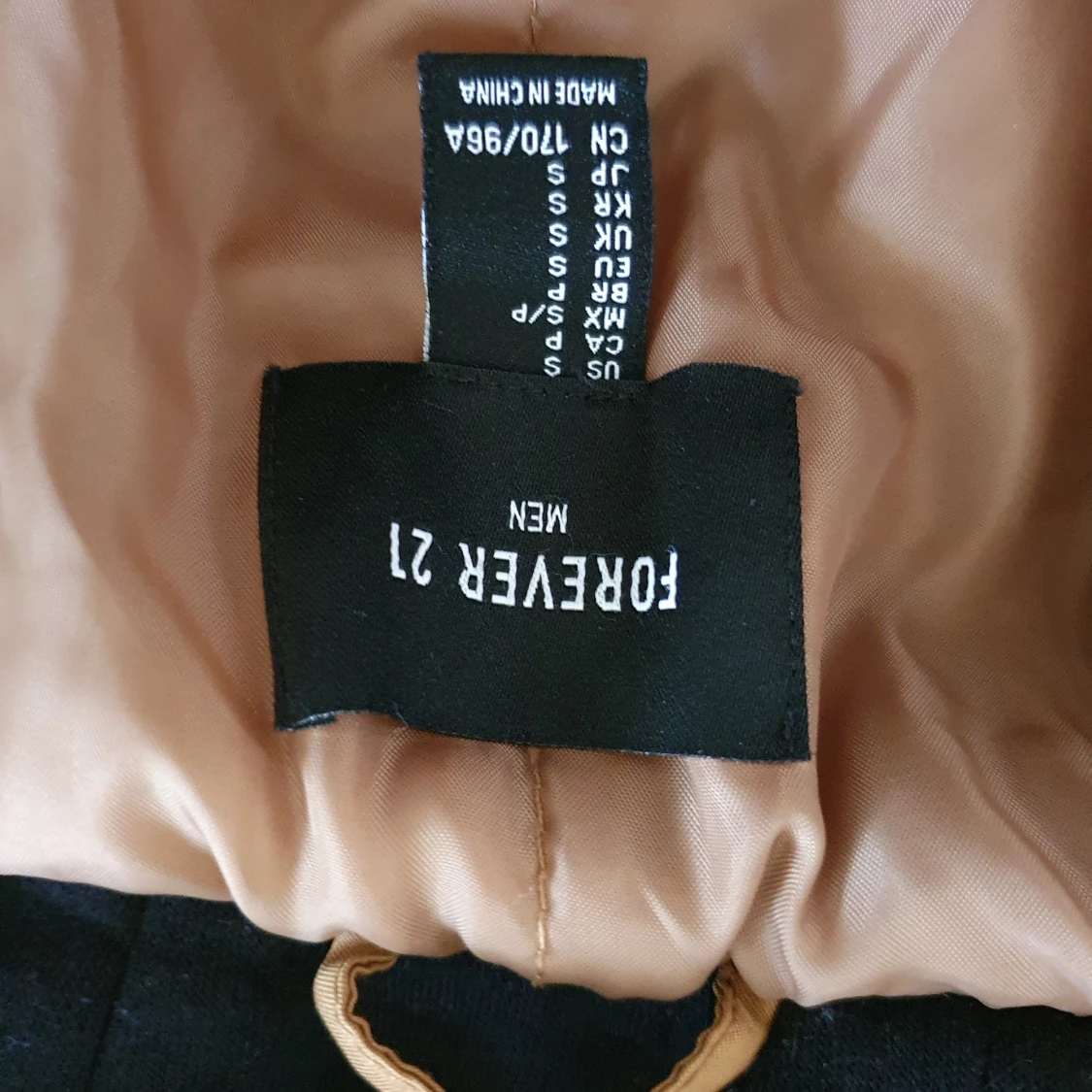 Brun jacka med huva från Forever 21 - 91