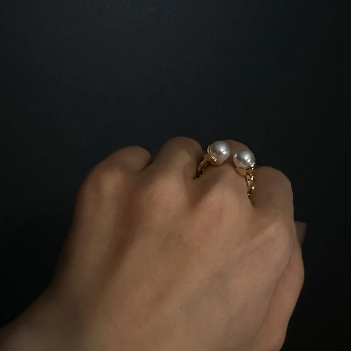 Guldfärgad ring med pärlor - 90