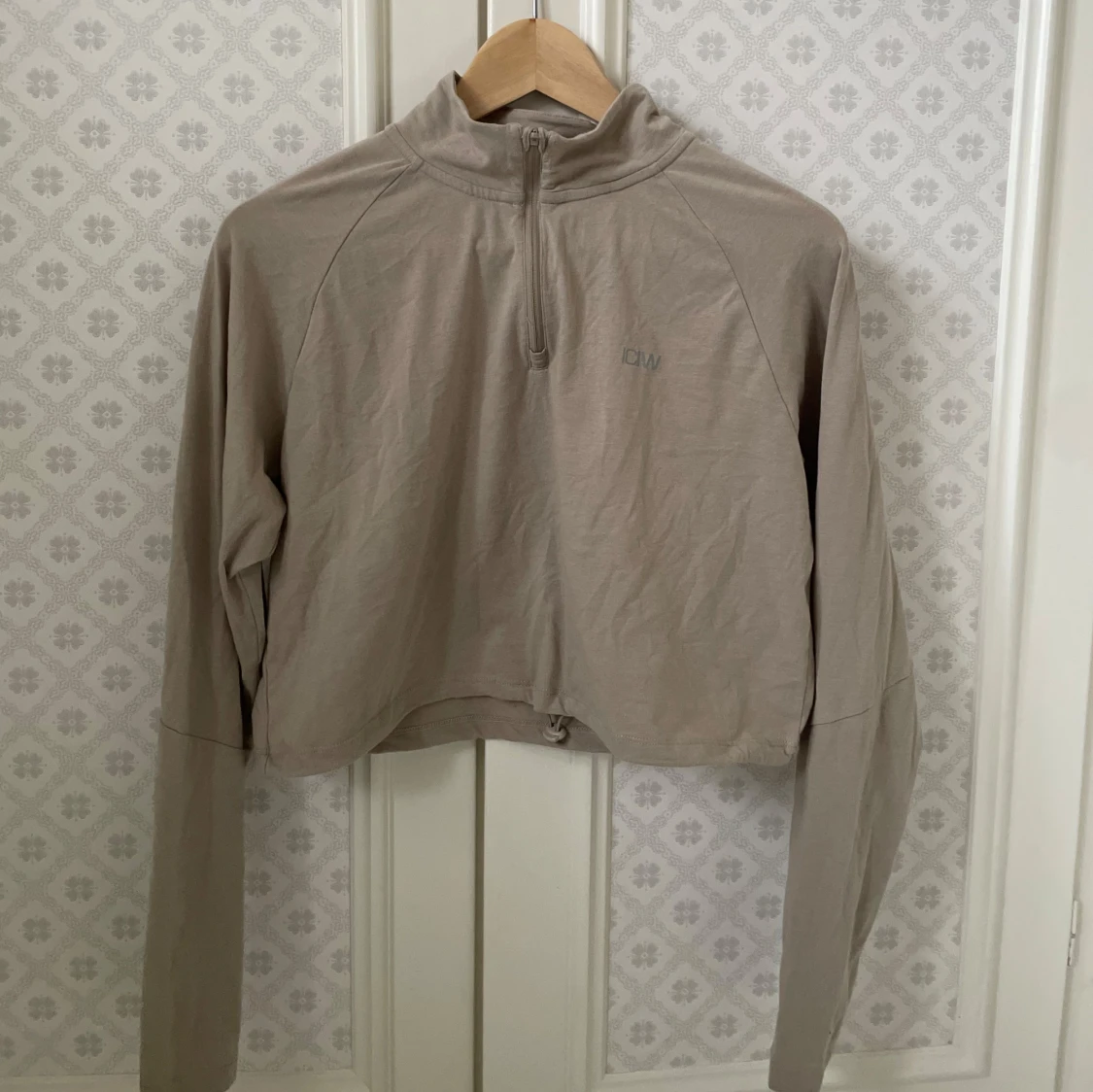 Beige tröja från ICIW