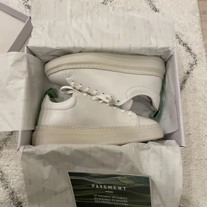 Pavement shoes - ny och oanvänd Läder