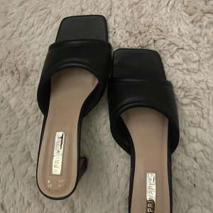 Svarta klackar  - Storlek 37!🌸