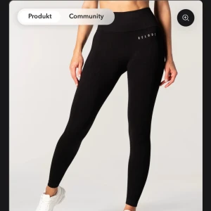 Träningsthights - Träningsthights från reload. Storlek S Jättefint skick använd ca 2 gånger. Bara att skriva om ni vill veta mer eller fler bilder🥰 