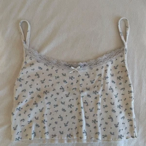 Blommigt linne - Jättegulligt croppat linne från brandy! Nyskick💕💕