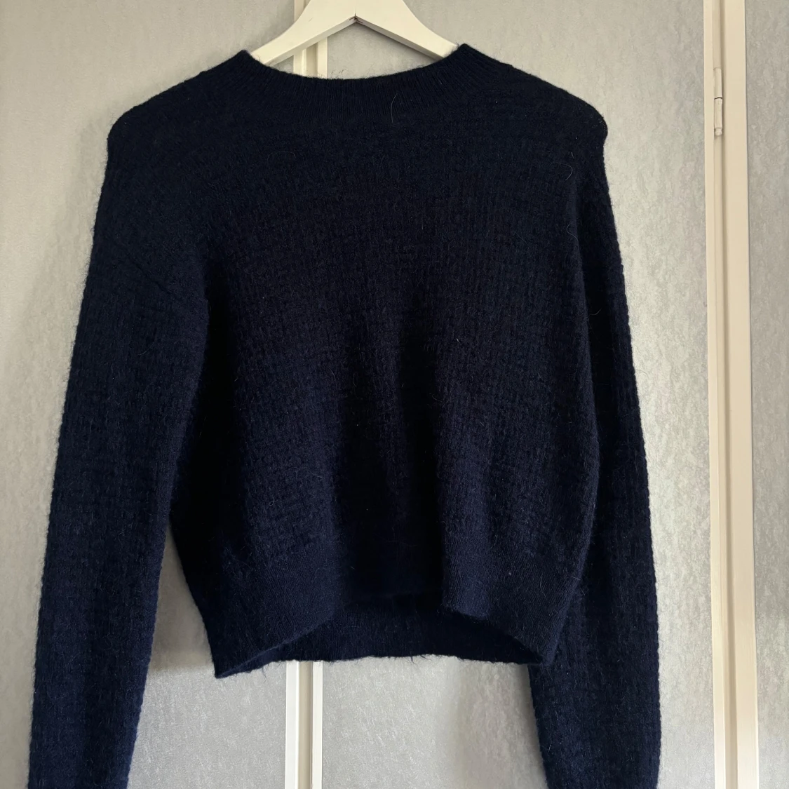 Mörkblå stickad tröja - 90